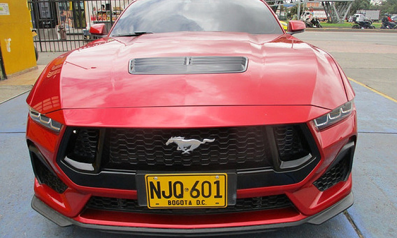 Ford Mustang Gt  5.0...