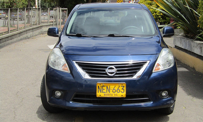 Nissan Versa 1.6 Adv...