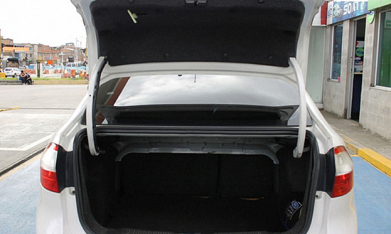 Ford Fiesta 1.6 Tita...