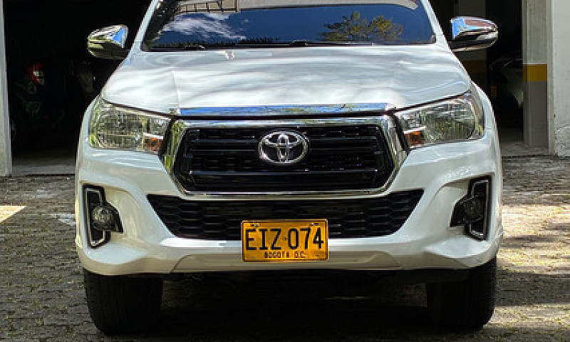 Toyota Hilux 2.4...