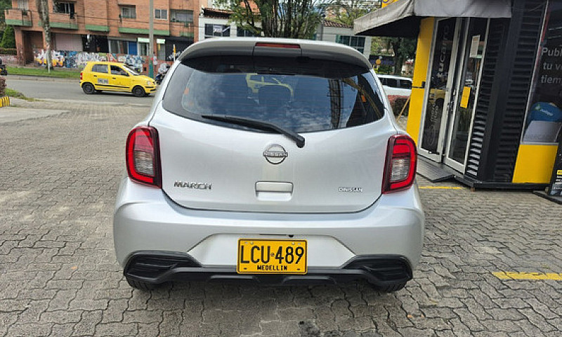 Nissan March 1.6 Adv...