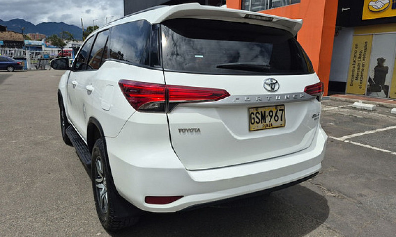 Toyota Fortuner 2.8L...