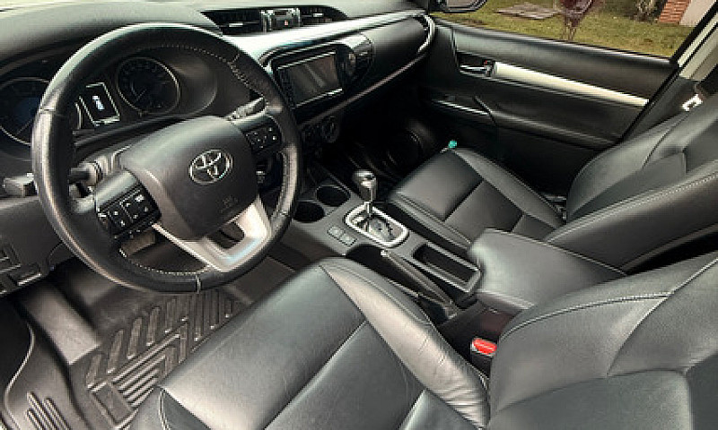 Toyota Hilux 2.8L...