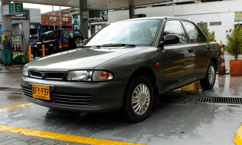Mitsubishi Lancer 1....
