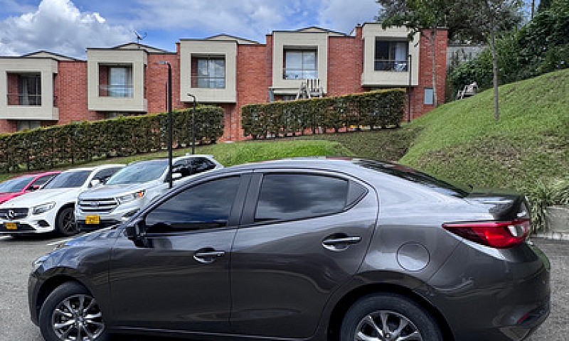 Mazda 2 Sedan 1.5 To...