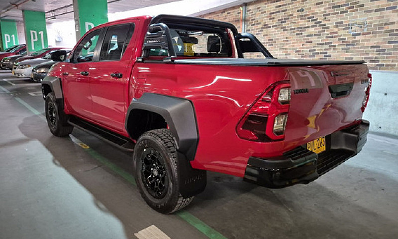 Toyota Hilux 2.8 Gr-...