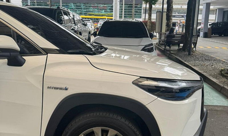 Toyota Corolla Cross...