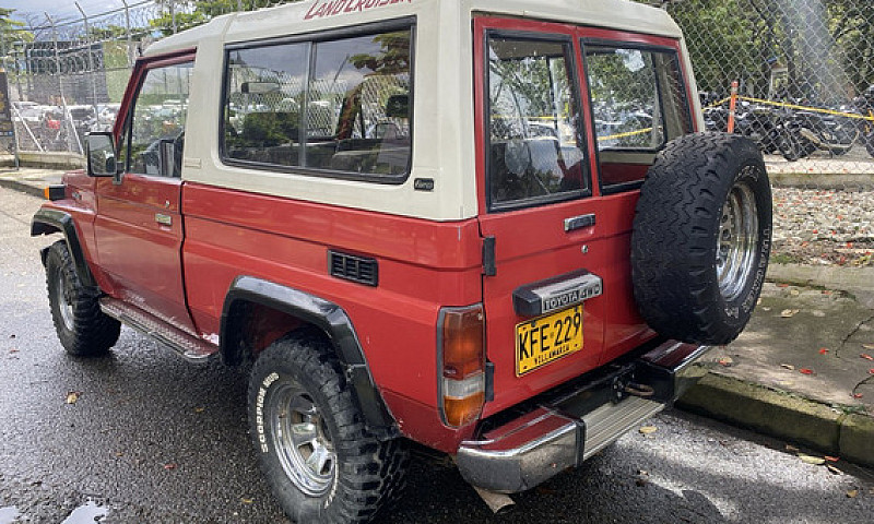 Toyota Land Cruiser ...