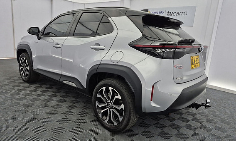 Toyota Yaris Cross 1...