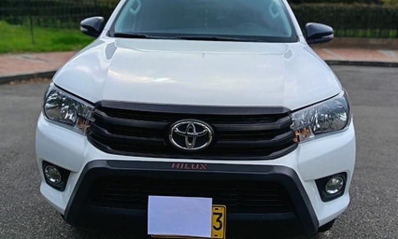 Toyota Hilux 2.4L...