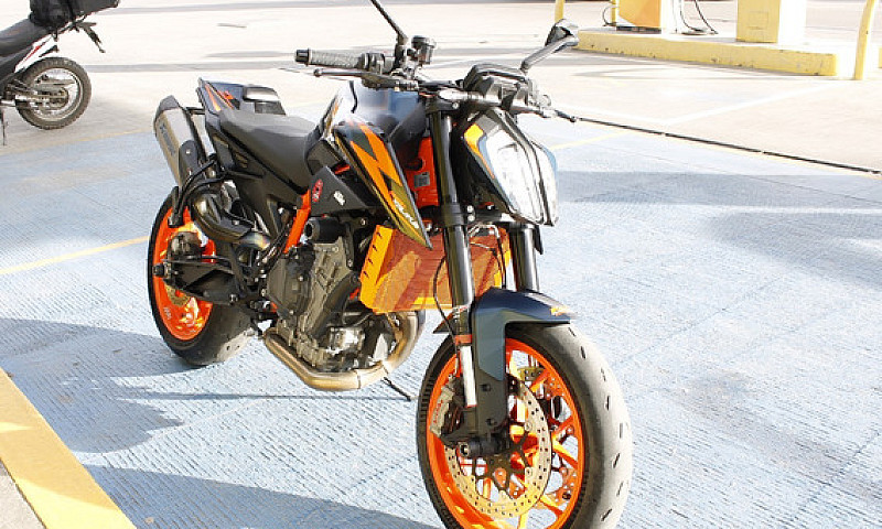 Ktm 890 Duke R 2022...