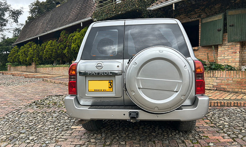 Nissan Patrol 4.8 Y6...