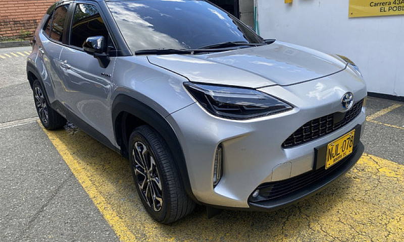 Toyota Yaris Cross 1...
