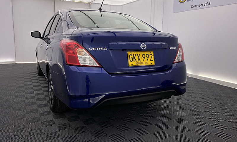 Nissan Versa 1.6 Adv...