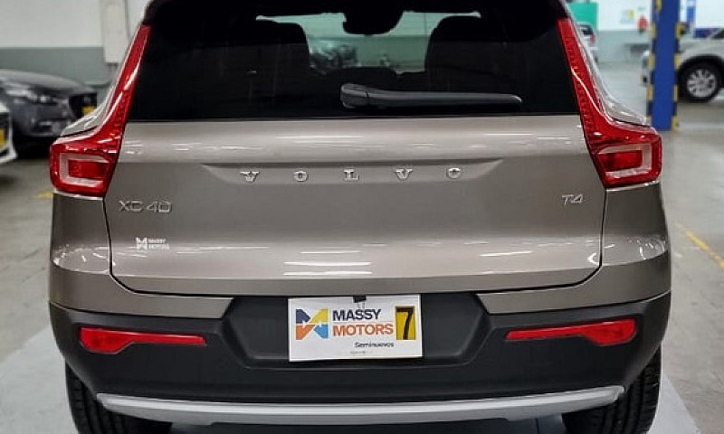 Volvo Xc40 Momentum ...