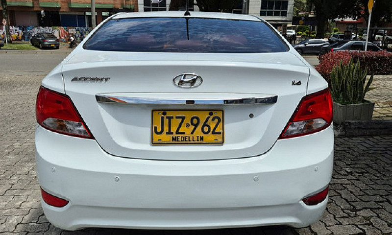 Hyundai Accent 1.6 I...