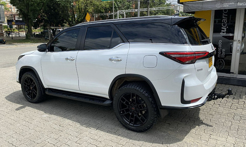Toyota Fortuner 2.8 ...