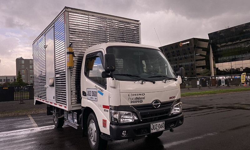 Hino 300 Pro  Xzu640...