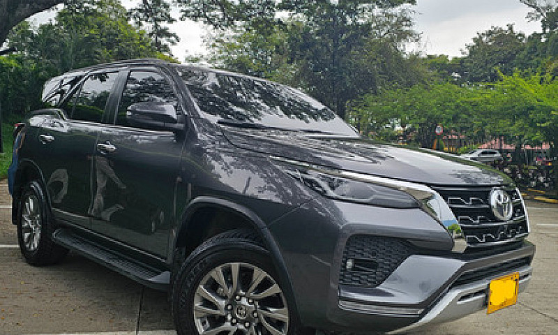 Toyota Fortuner 2.7L...