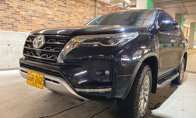 Toyota Fortuner 2.7L...