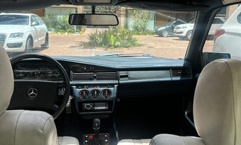 Mercedes-Benz 190 E ...