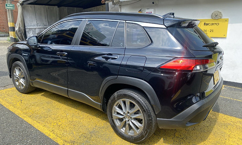 Toyota Corolla Cross...