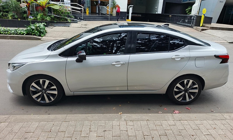 Nissan Versa Exclusi...
