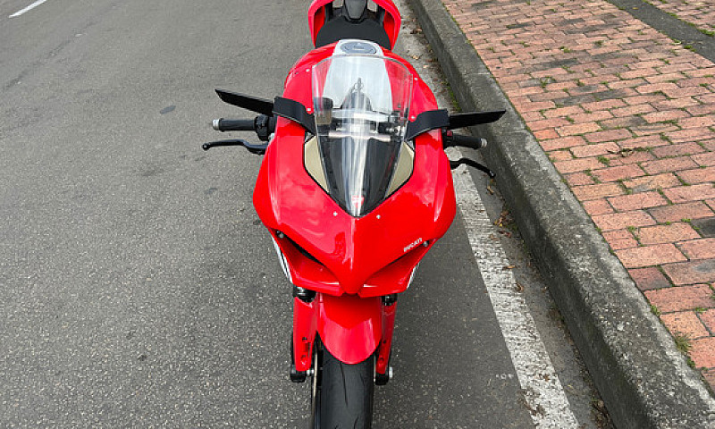 Panigale V4...
