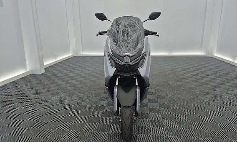 Yamaha Nmax...