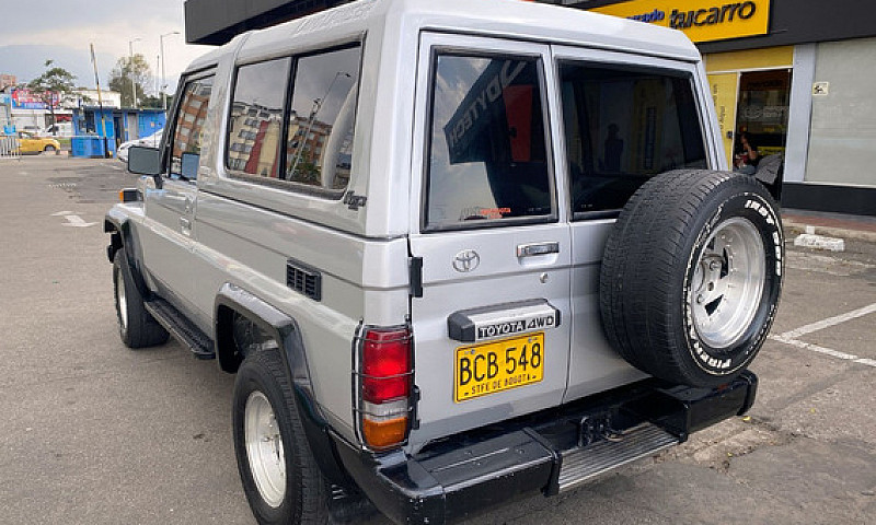 Toyota Land Cruiser ...