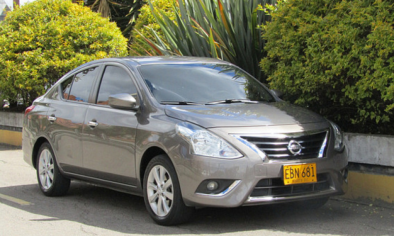Nissan Versa 1.6 Adv...