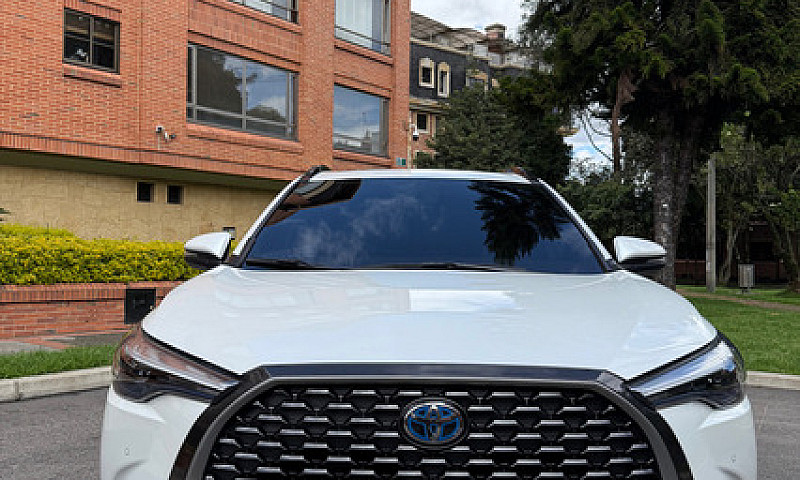 Toyota Corolla Cross...