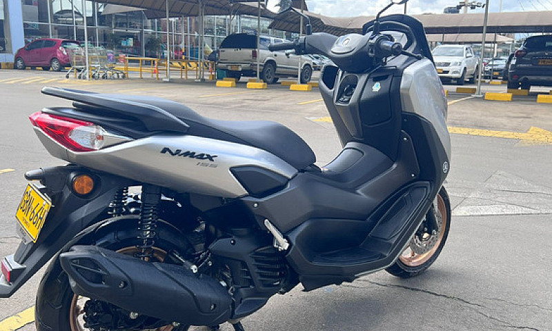 Yamaha Nmax Connecte...