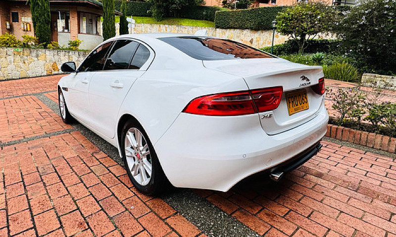 Jaguar Xe 2.0 Turbo...