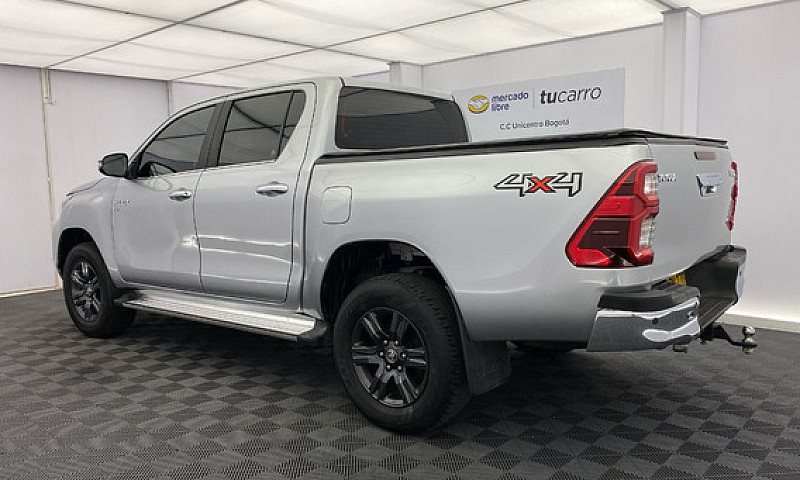 Toyota Hilux  At  4....