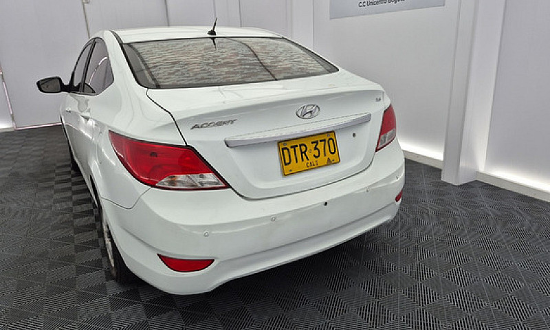 Hyundai Accent Premi...