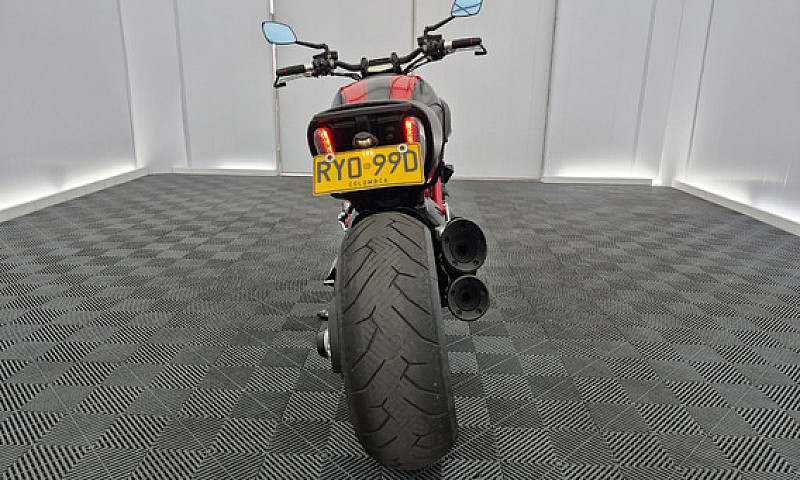 Ducati Diavel Carbon...