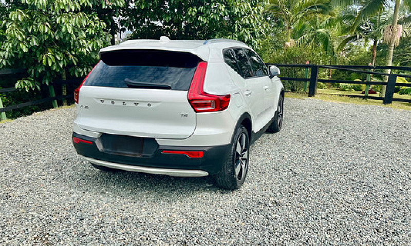Volvo Xc40 T4 Moment...