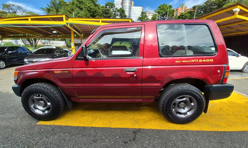 Mitsubishi Montero 2...