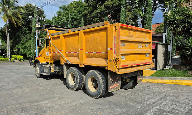 Volqueta Kenworth T8...