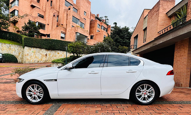 Jaguar Xe 2.0 Turbo...