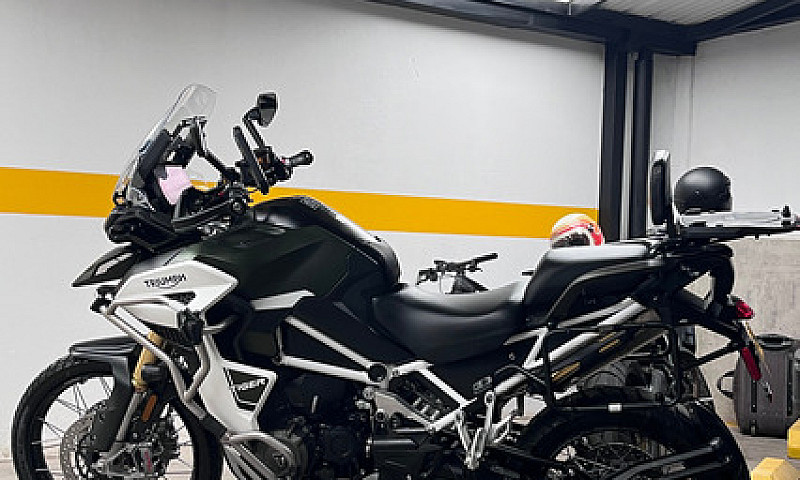 Triump Tiger 1200 Ra...