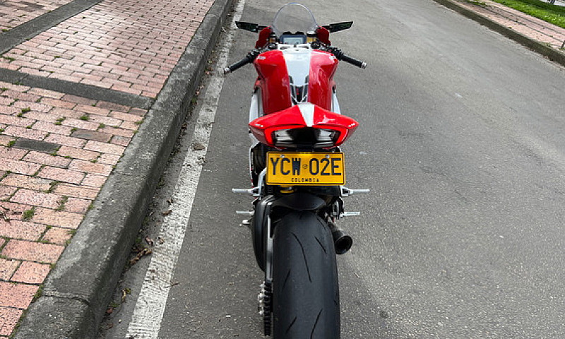 Panigale V4...
