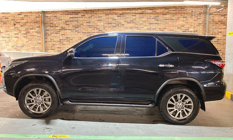 Toyota Fortuner 2.7L...