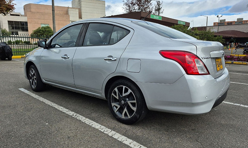 Nissan Versa 1.6 Adv...