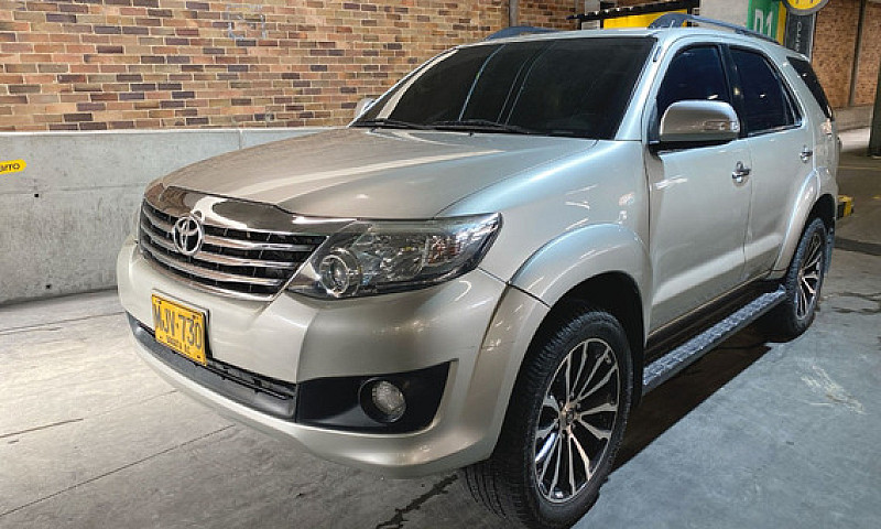 Toyota Fortuner 2.7L...