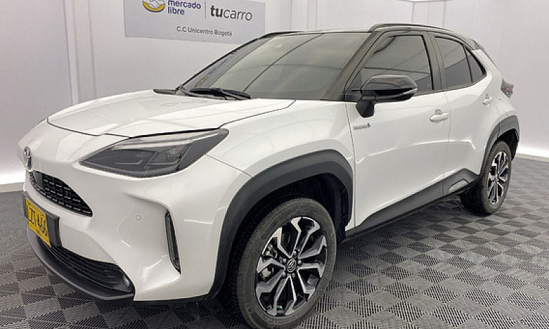 Toyota Yaris Cross 1...