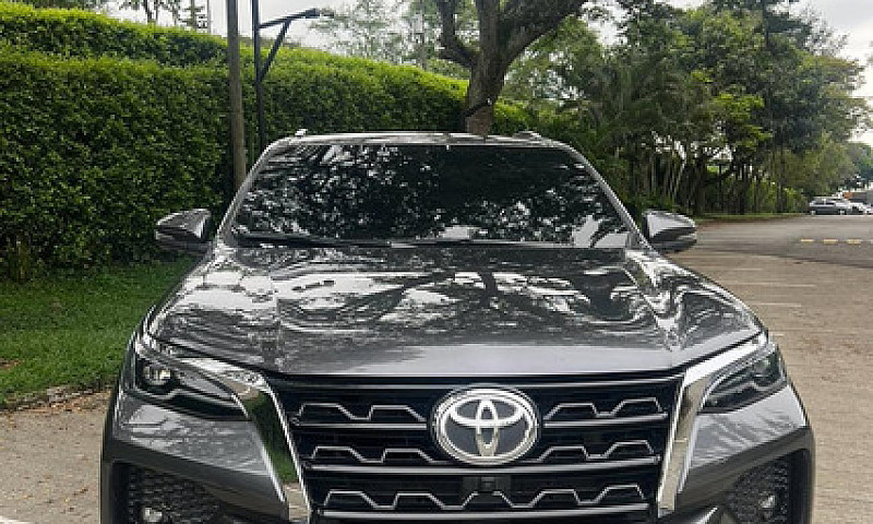 Toyota Fortuner 2.7L...