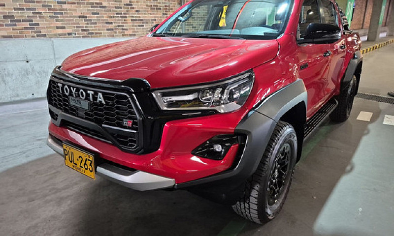 Toyota Hilux 2.8 Gr-...