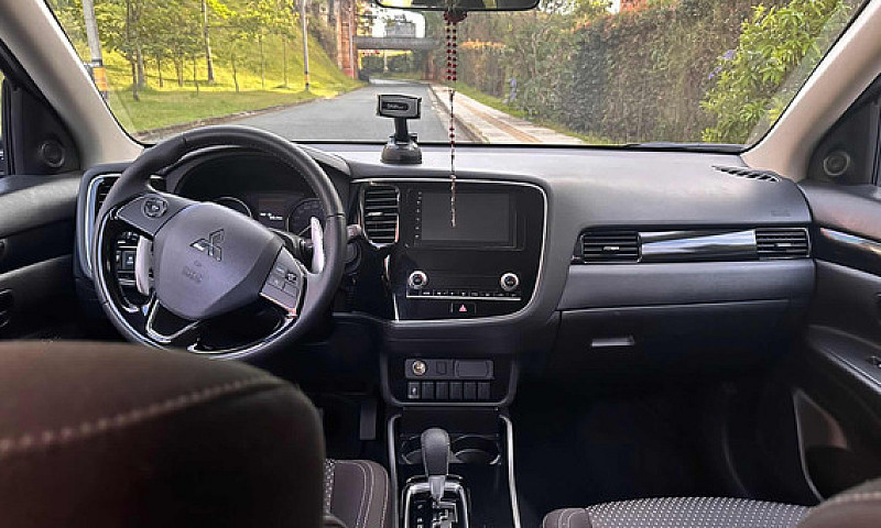 Mitsubishi Outlander...